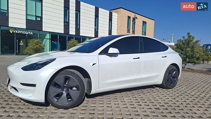 Седан Tesla Model 3 2023 в Виннице