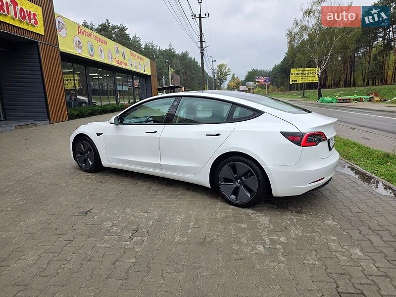 Седан Tesla Model 3 2021 в Ирпене
