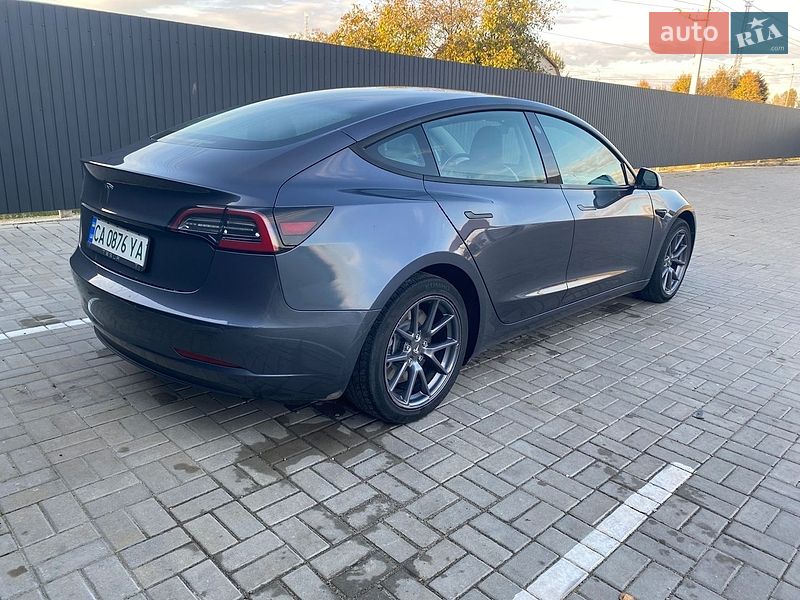 Седан Tesla Model 3 2021 в Черкассах