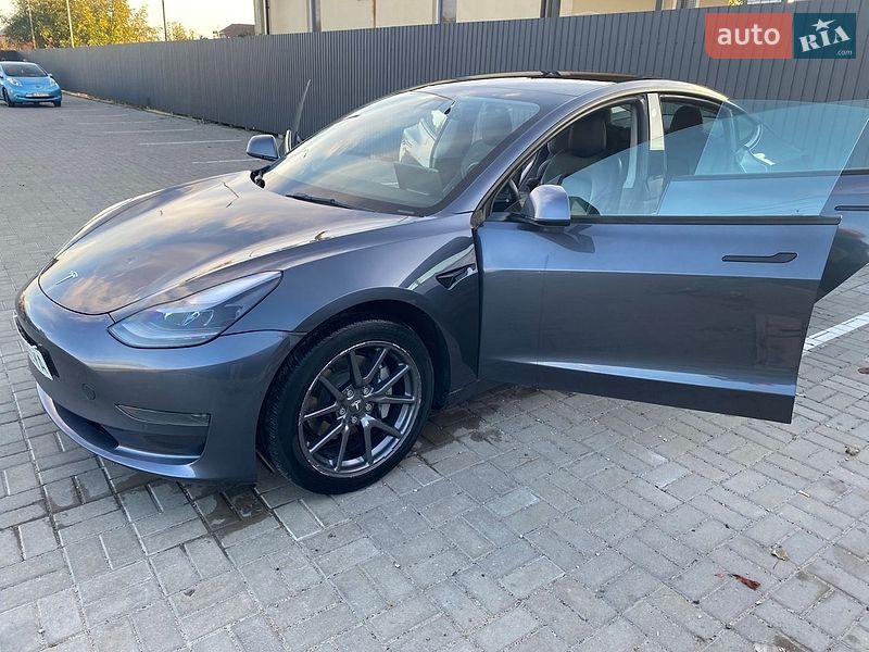 Седан Tesla Model 3 2021 в Черкассах