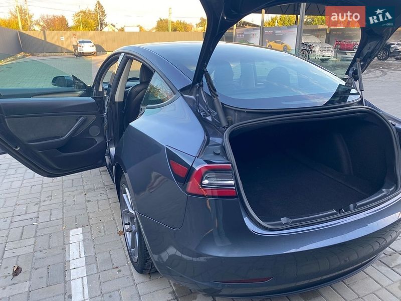 Седан Tesla Model 3 2021 в Черкассах