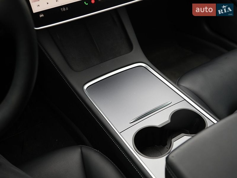 Седан Tesla Model 3 2023 в Харькове