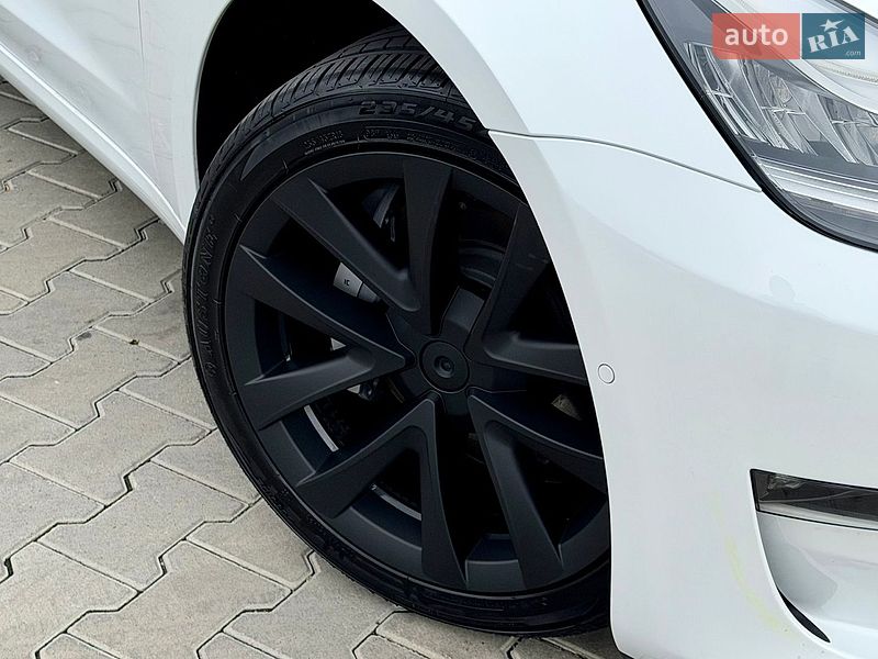 Седан Tesla Model 3 2019 в Одессе