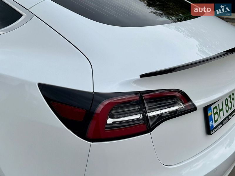 Седан Tesla Model 3 2019 в Одессе