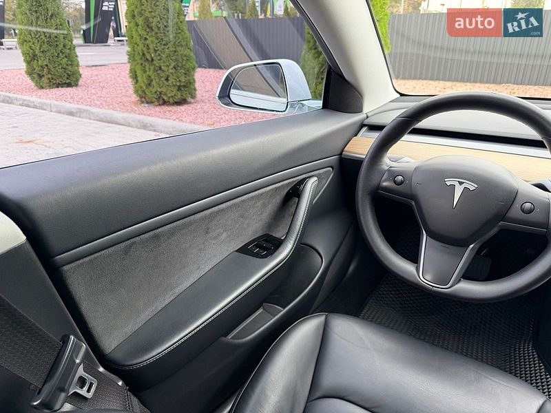 Седан Tesla Model 3 2019 в Одессе