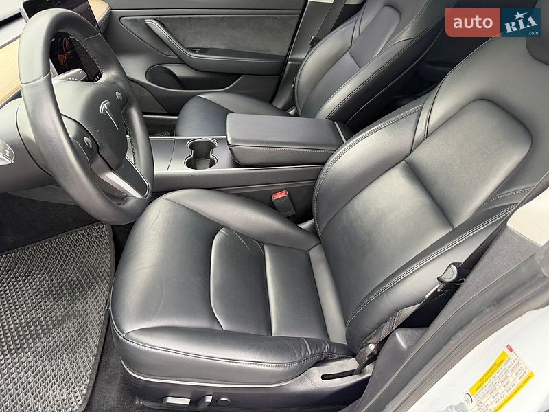 Седан Tesla Model 3 2019 в Одессе