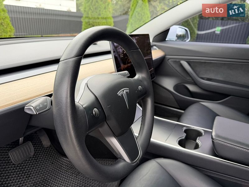 Седан Tesla Model 3 2019 в Одессе