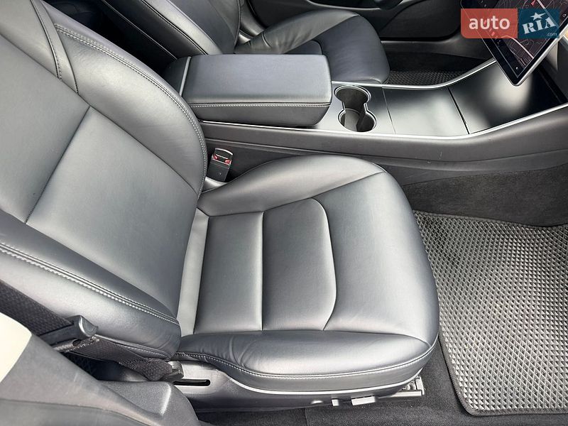 Седан Tesla Model 3 2019 в Одессе