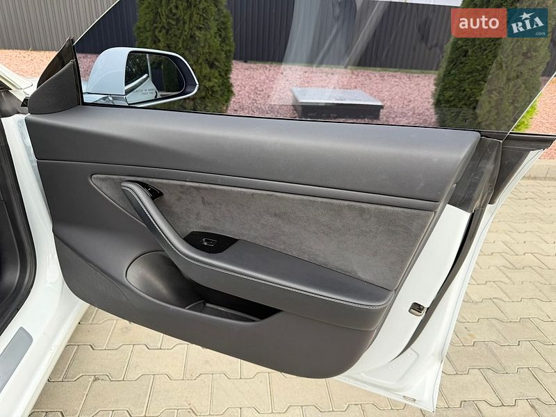 Седан Tesla Model 3 2019 в Одессе