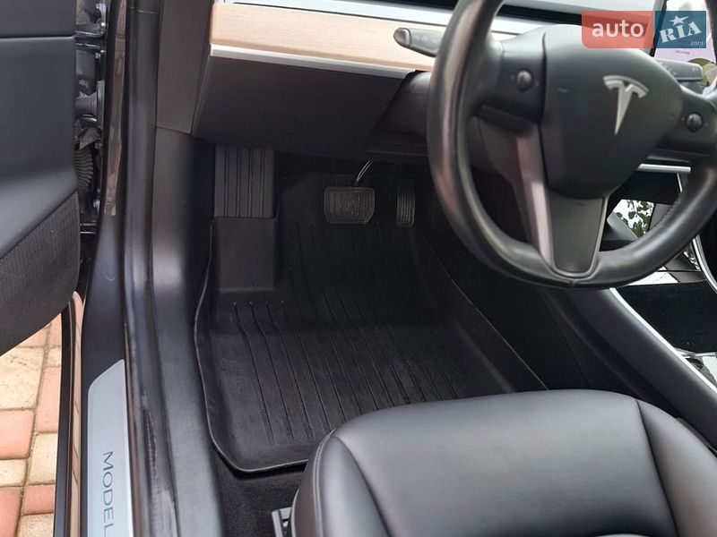 Седан Tesla Model 3 2018 в Одессе