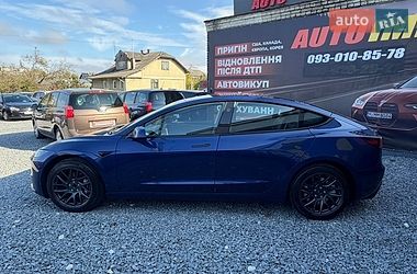 Седан Tesla Model 3 2025 в Стрию