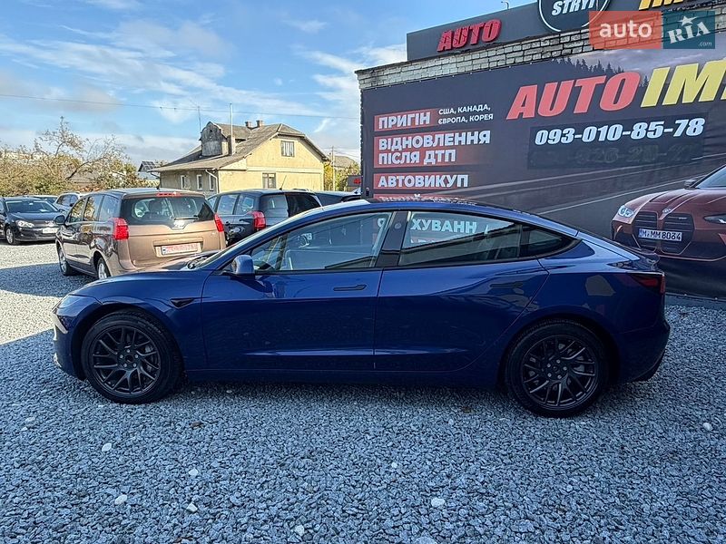 Седан Tesla Model 3 2025 в Стрию