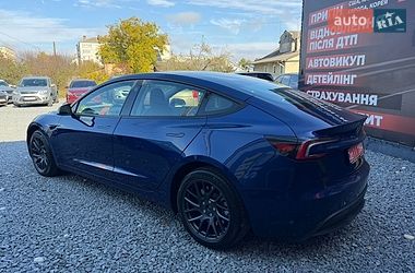 Седан Tesla Model 3 2025 в Стрию
