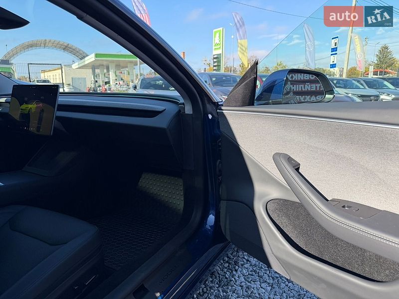 Седан Tesla Model 3 2025 в Стрые