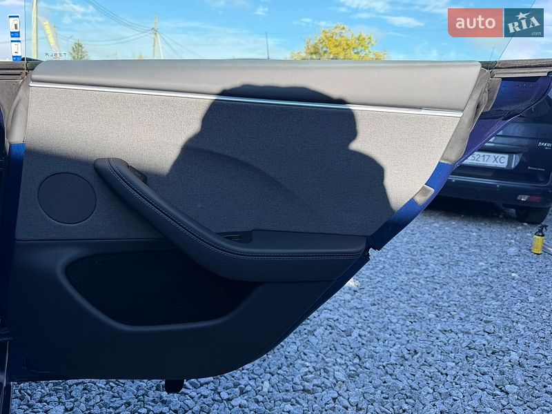 Седан Tesla Model 3 2025 в Стрию