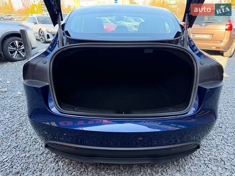 Седан Tesla Model 3 2025 в Стрые