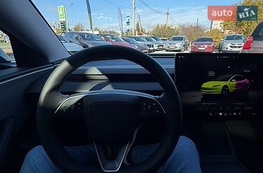 Седан Tesla Model 3 2025 в Стрию