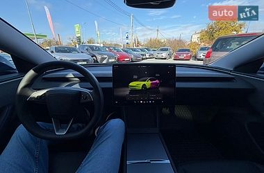 Седан Tesla Model 3 2025 в Стрию