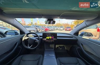 Седан Tesla Model 3 2025 в Стрию