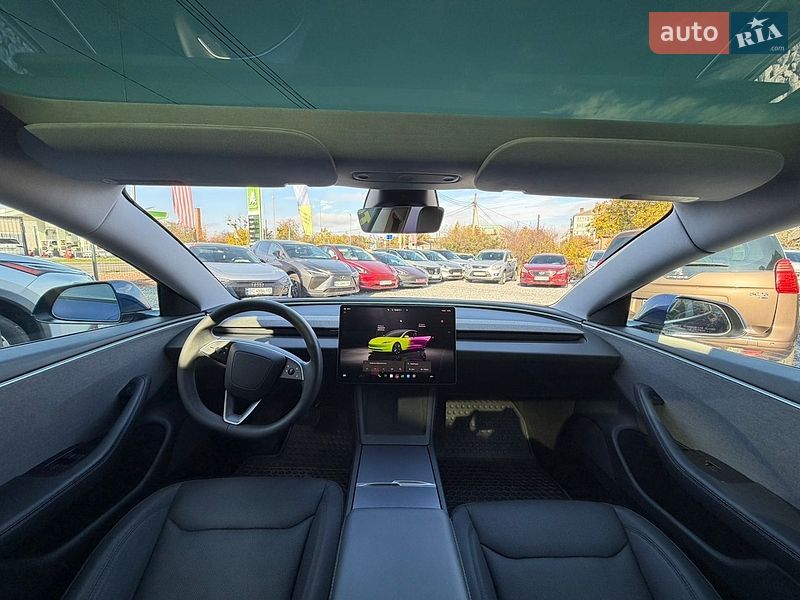 Седан Tesla Model 3 2025 в Стрию