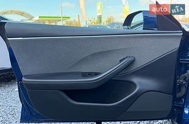 Седан Tesla Model 3 2025 в Стрию