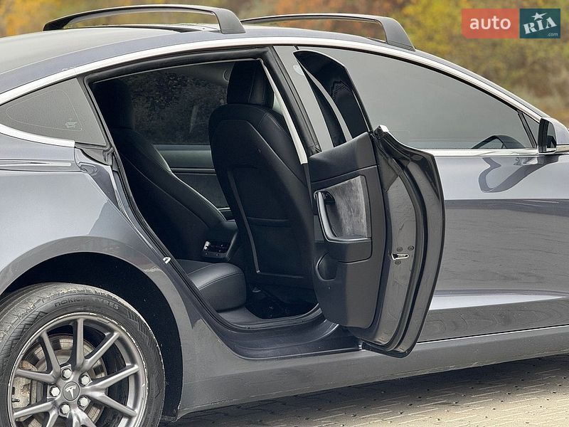 Седан Tesla Model 3 2019 в Тернополе