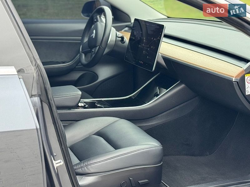 Седан Tesla Model 3 2019 в Тернополе