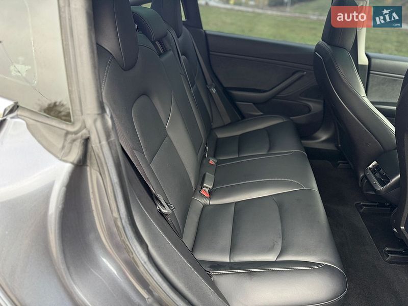 Седан Tesla Model 3 2019 в Тернополе