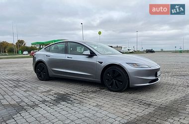 Седан Tesla Model 3 2025 в Радивилове