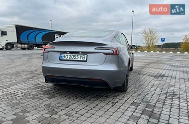Седан Tesla Model 3 2025 в Радивилове