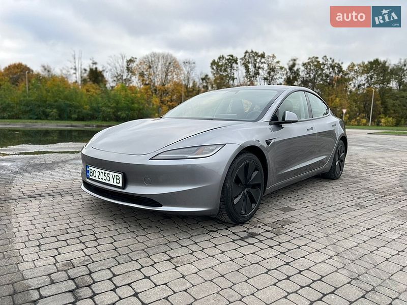 Седан Tesla Model 3 2025 в Радивилове