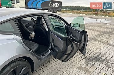 Седан Tesla Model 3 2025 в Радивилове