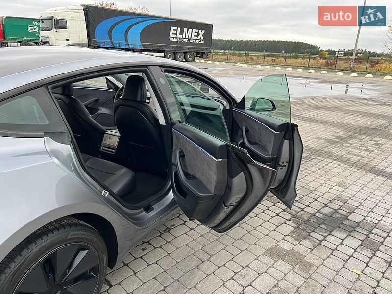 Седан Tesla Model 3 2025 в Радивилове