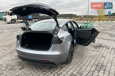 Седан Tesla Model 3 2025 в Радивилове