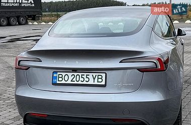 Седан Tesla Model 3 2025 в Радивилове