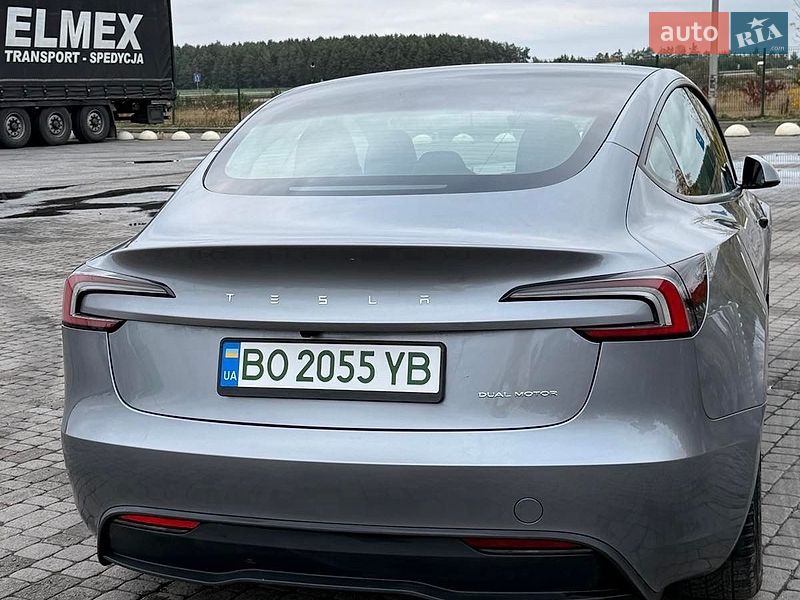 Седан Tesla Model 3 2025 в Радивилове