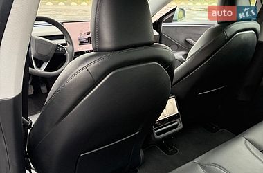 Седан Tesla Model 3 2025 в Радивилове