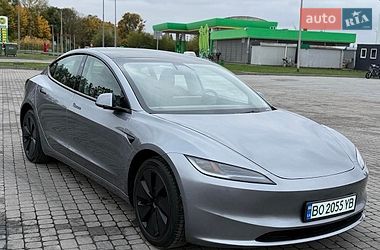 Седан Tesla Model 3 2025 в Радивилове