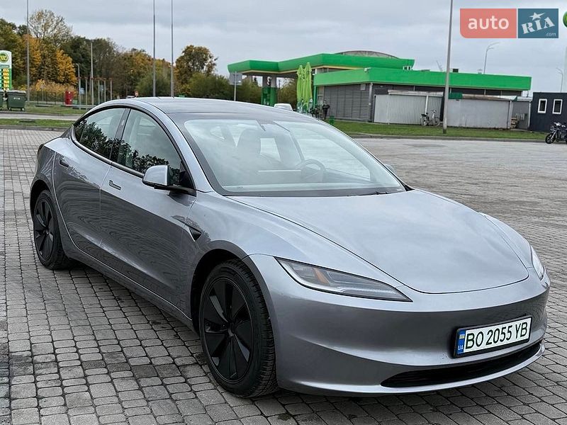 Седан Tesla Model 3 2025 в Радивилове