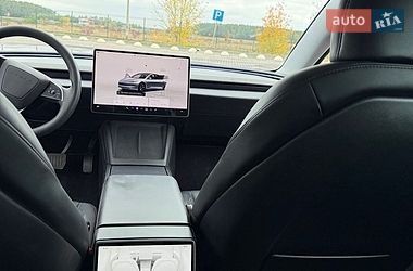 Седан Tesla Model 3 2025 в Радивилове