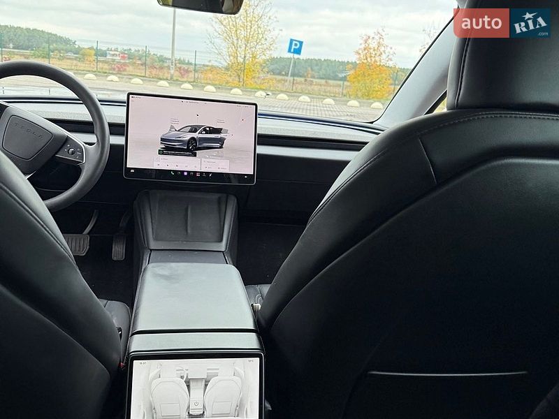 Седан Tesla Model 3 2025 в Радивилове