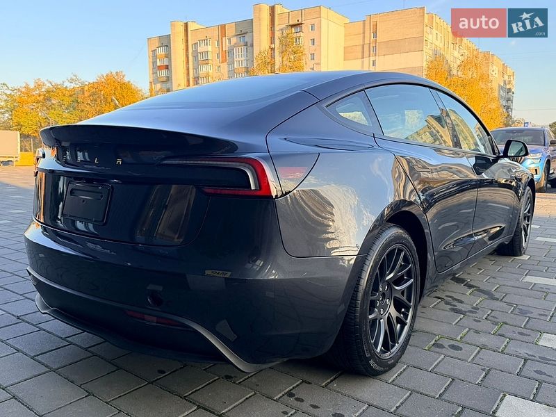 Седан Tesla Model 3 2024 в Дрогобыче