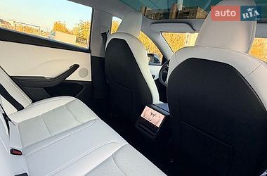 Седан Tesla Model 3 2024 в Дрогобыче