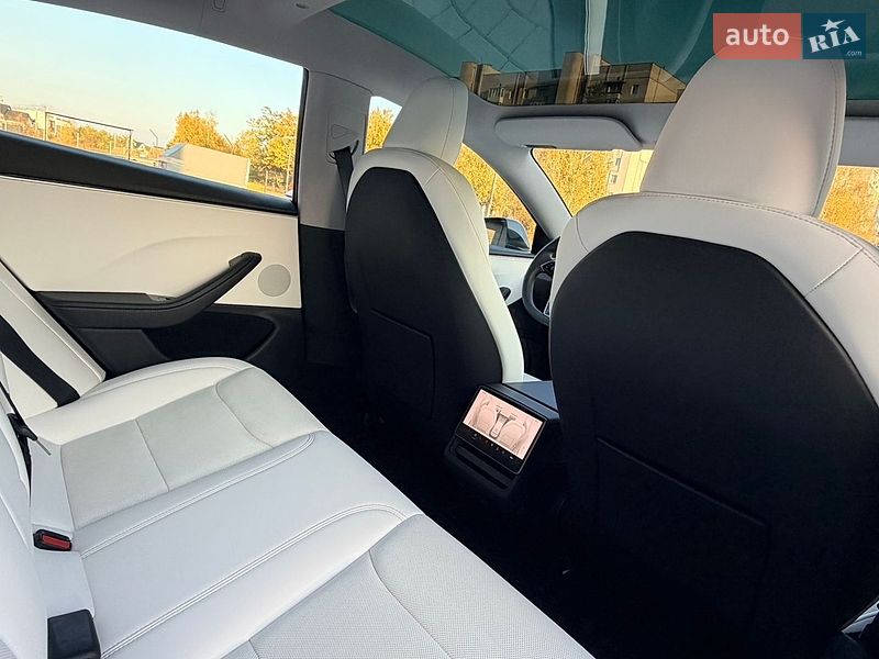 Седан Tesla Model 3 2024 в Дрогобыче