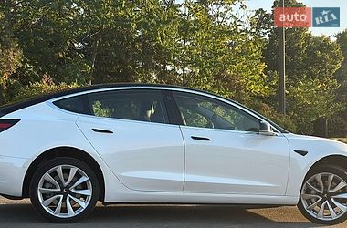 Седан Tesla Model 3 2019 в Киеве