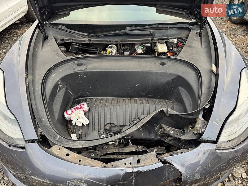 Седан Tesla Model 3 2023 в Луцке
