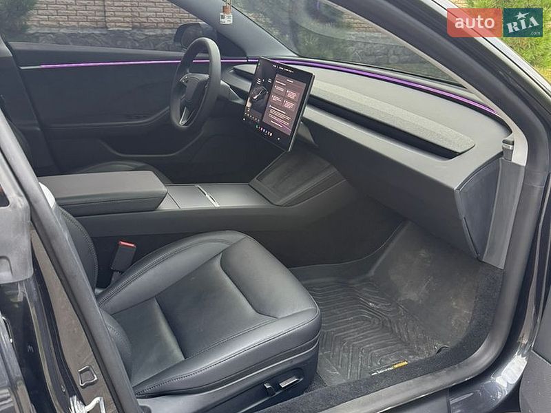 Седан Tesla Model 3 2025 в Днепре
