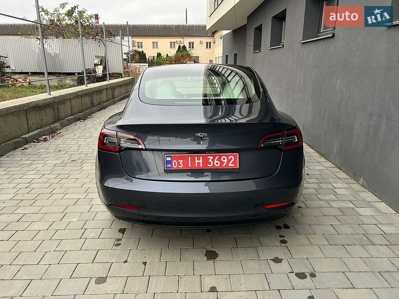 Седан Tesla Model 3 2022 в Ивано-Франковске