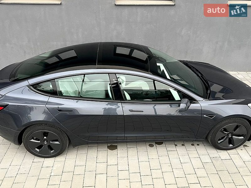 Седан Tesla Model 3 2022 в Ивано-Франковске