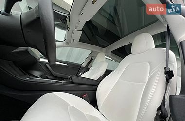 Седан Tesla Model 3 2022 в Ивано-Франковске